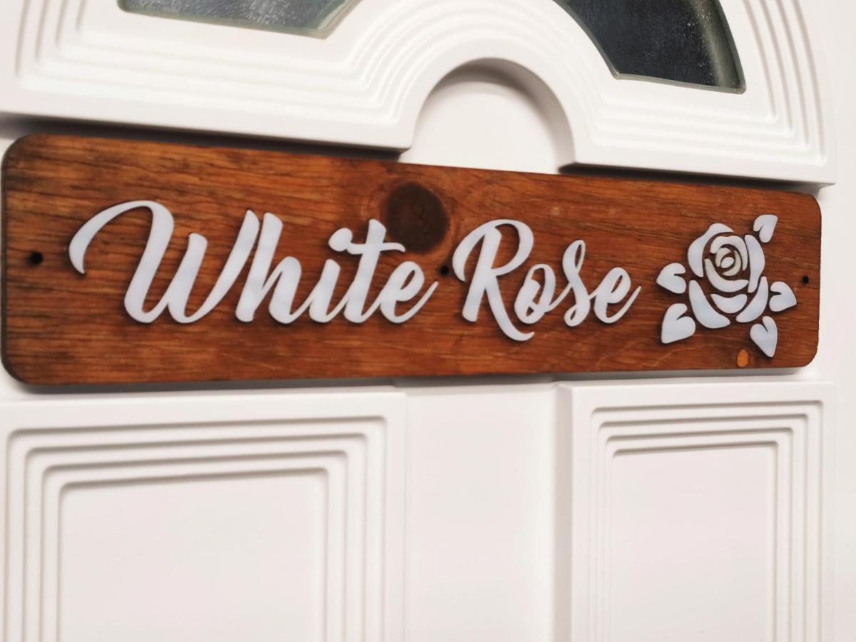 White Rose Studio Basement Apartman Budapest Kültér fotó